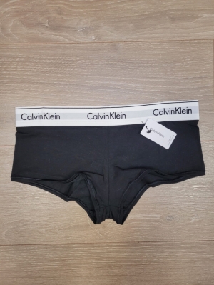  001/BLACK